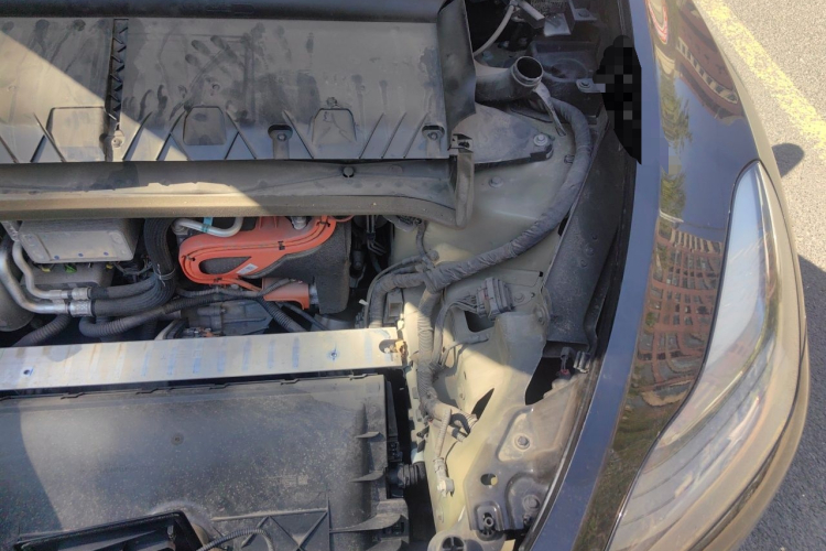 Tesla Model Y 2023 car image #25