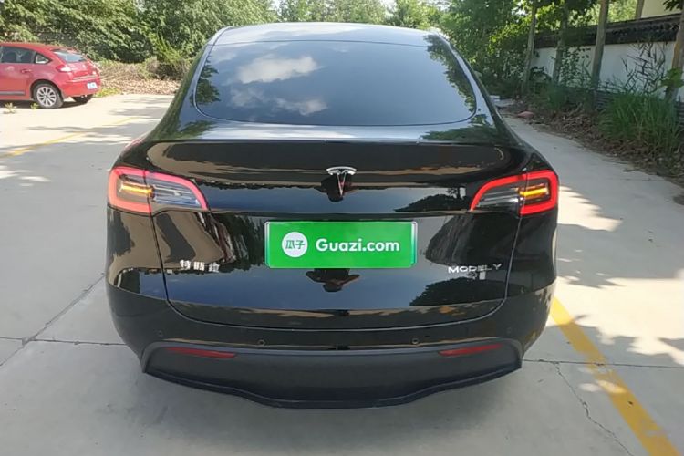 Tesla Model Y 2023 #6 Tesla Model Y 2023 car image #6