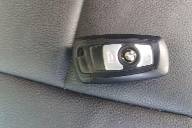 BMW 3 Series 2017 car image #11