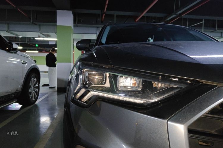 Audi Q3 2021 car image #8