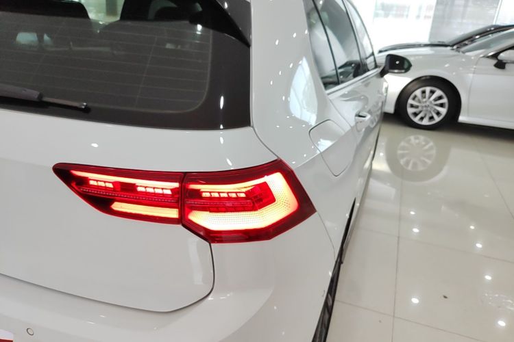 Volkswagen Golf 2021 car image #8