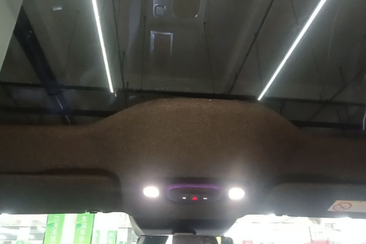 MI SU7 2024 immagine di auto #18