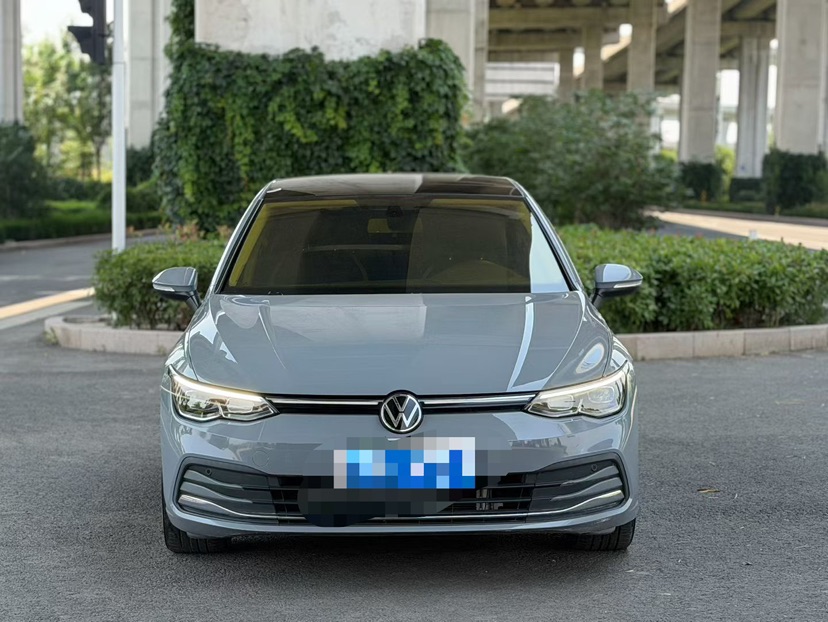 Volkswagen Golf 2021 car image #2