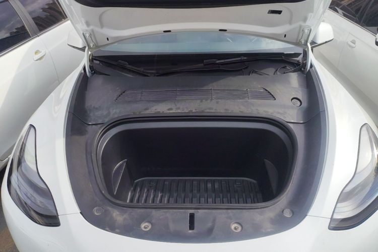 Tesla Model Y 2024 #20 Tesla Model Y 2024 car image #20