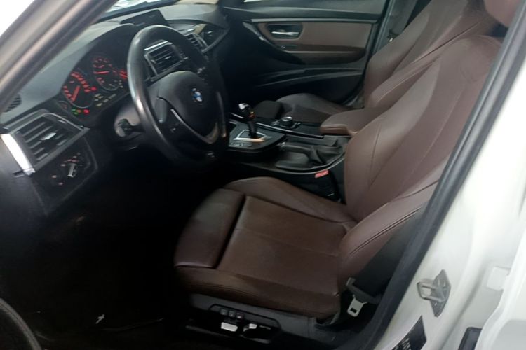 BMW 3 Series 2018 car image #15