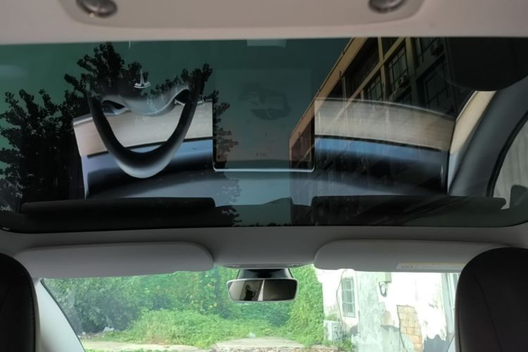 Tesla Model 3 2023 car image #18