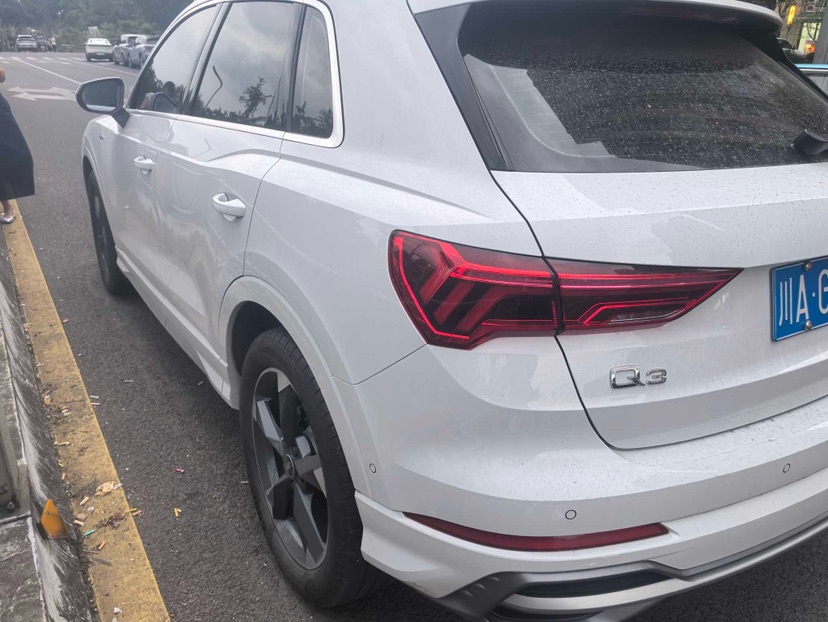 Audi Q3 2021 car image #5