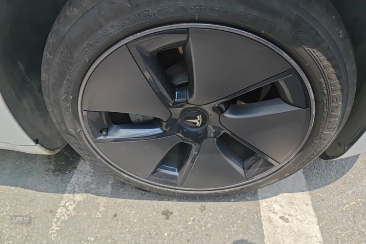 Tesla Model 3 2022 car image #9