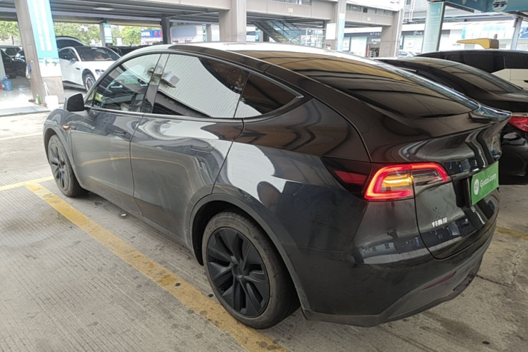Tesla Model Y 2024 car image #5