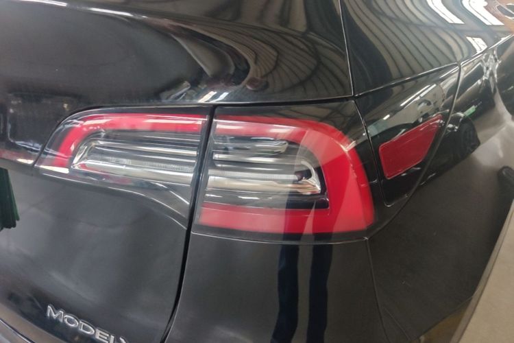 Tesla Model Y 2021 car image #8