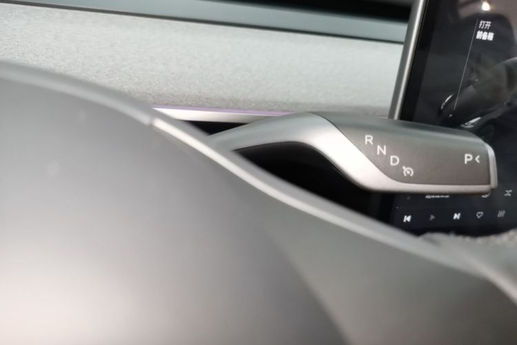 Tesla Model Y 2024 #14 Tesla Model Y 2024 car image #14