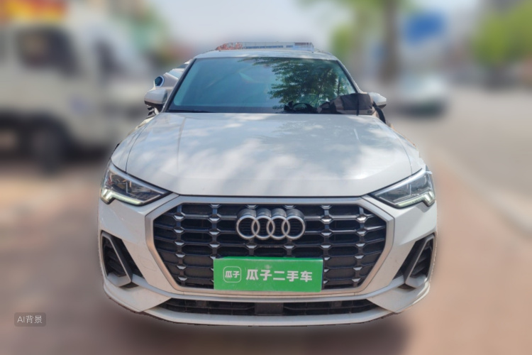 Audi Q3 2022 car image #3