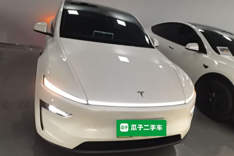 Tesla Model Y 2025 #3 Tesla Model Y 2025 car image #3