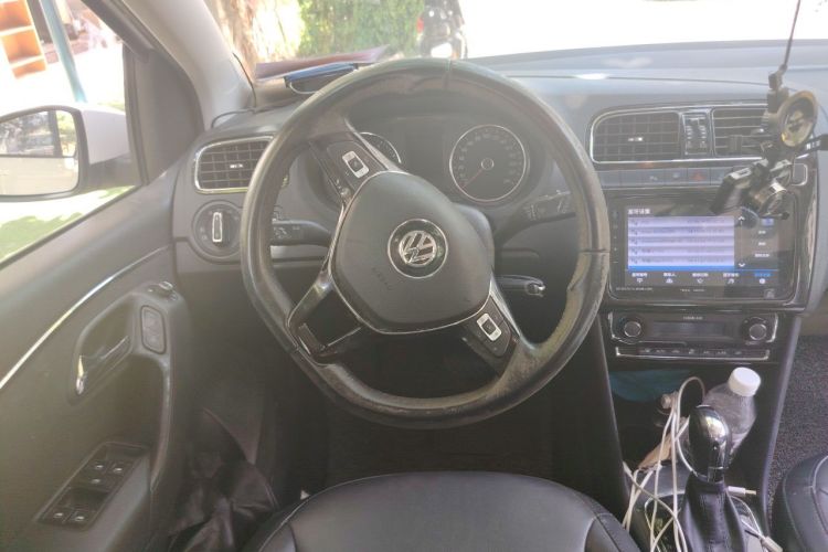 Volkswagen Polo 2016 car image #11