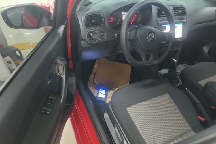 Volkswagen Polo 2016 car image #16