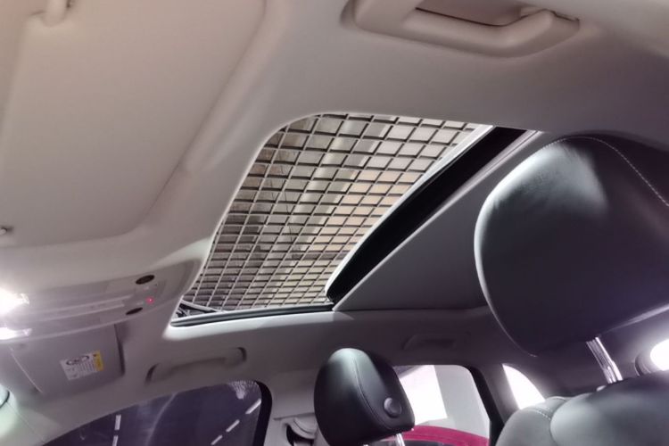 Audi Q3 2020 car image #18