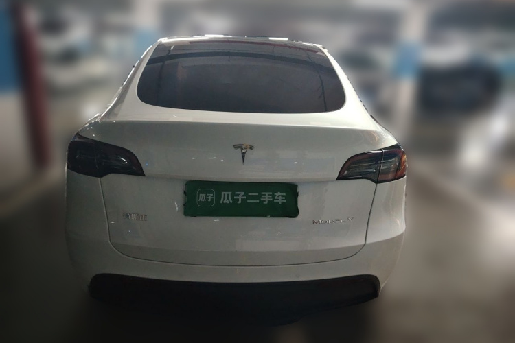 Tesla Model Y 2023 car image #4