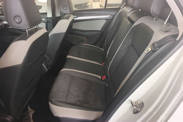 Volkswagen Golf 2021 car image #17