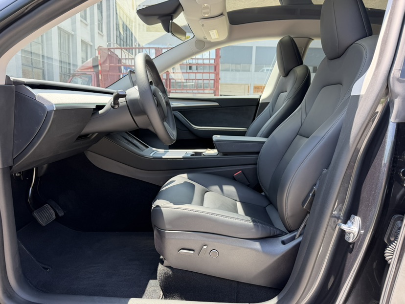 Tesla Model Y 2024 car image #4