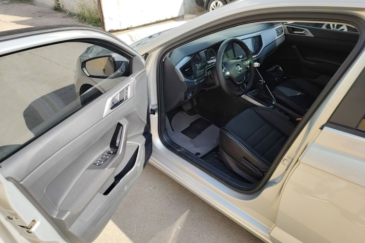 Volkswagen Polo 2020 car image #16