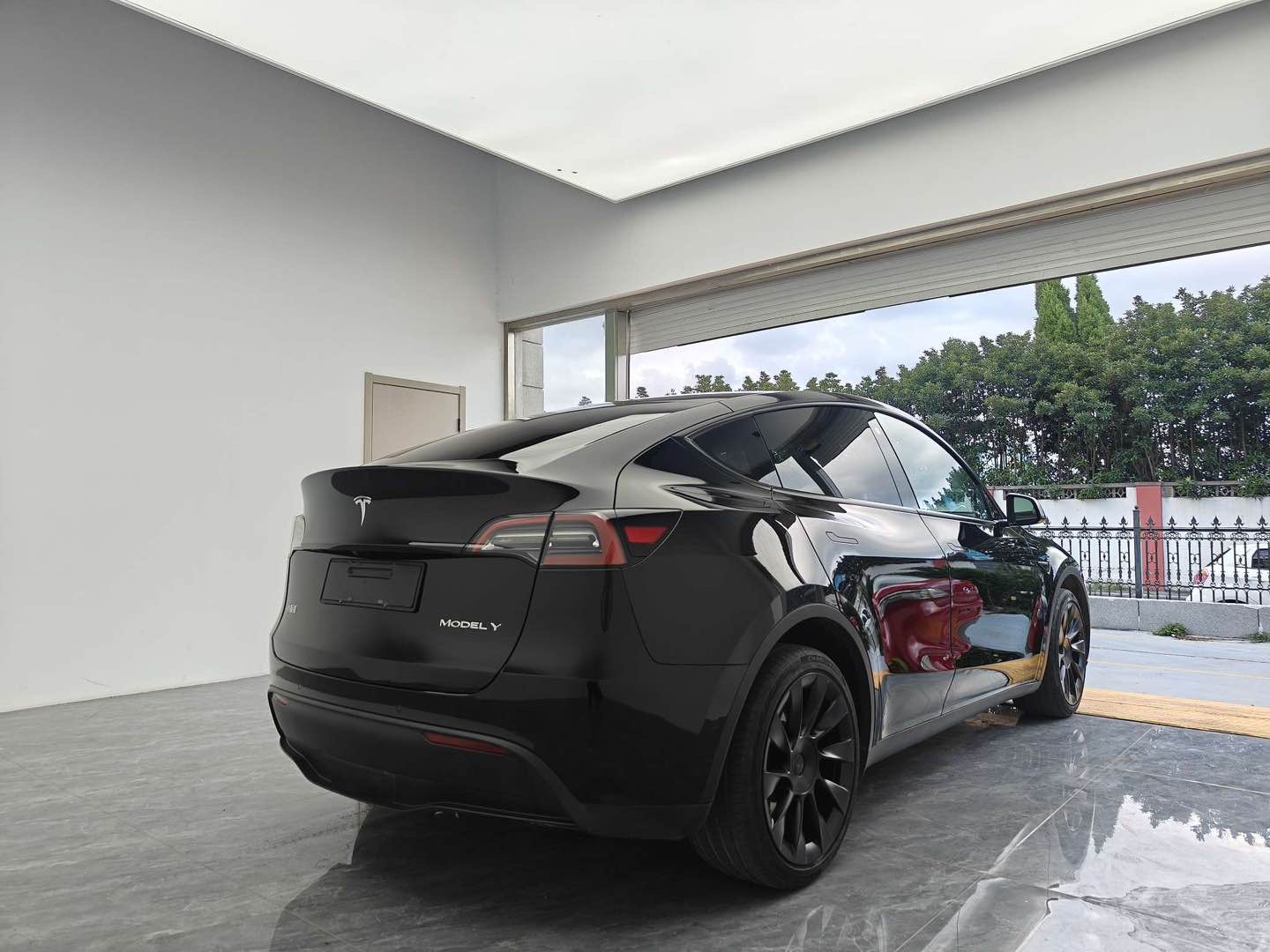 Tesla Model Y 2022 #6 Tesla Model Y 2022 car image #6