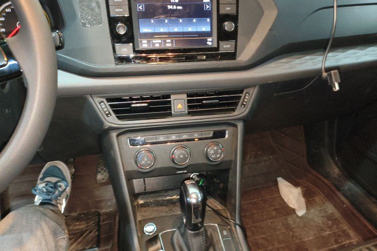 Volkswagen Tharu 2019 car image #15