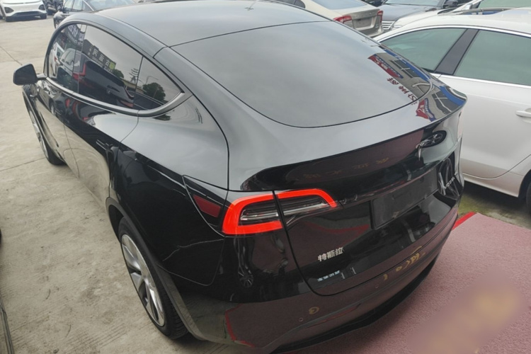 Tesla Model Y 2022 #5 Tesla Model Y 2022 car image #5