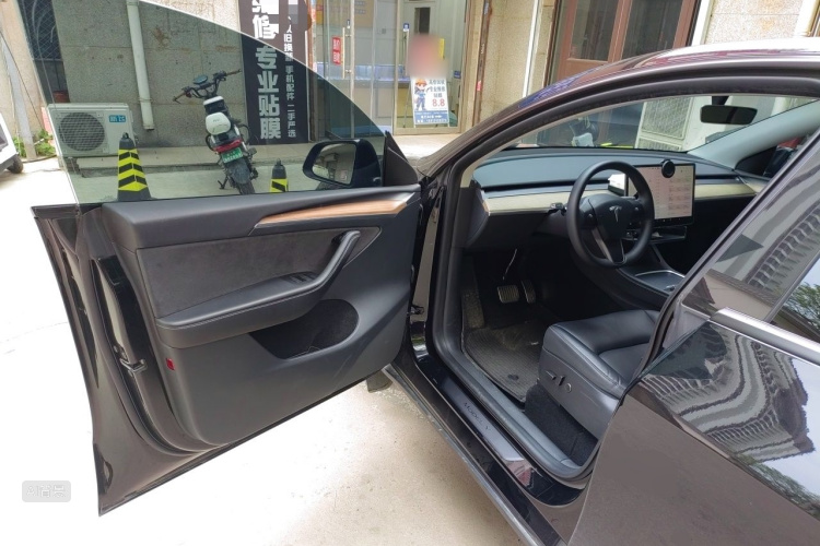 Tesla Model Y 2023 #18 Tesla Model Y 2023 car image #18