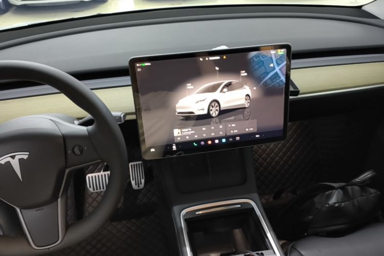 Tesla Model Y 2023 #10 Tesla Model Y 2023 car image #10