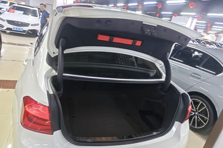 BMW 3 Series 2019 #19 BMW 3 Series 2019 car image #19