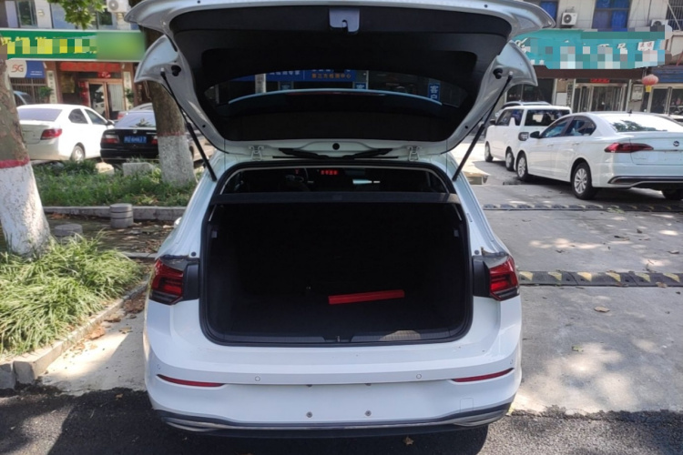 Volkswagen Golf 2023 car image #19