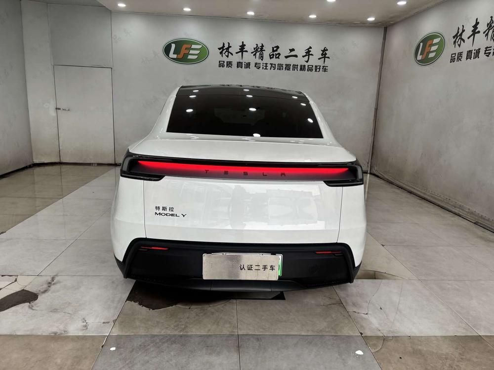 Tesla Model Y 2026 #6 Tesla Model Y 2026 immagine di auto #6
