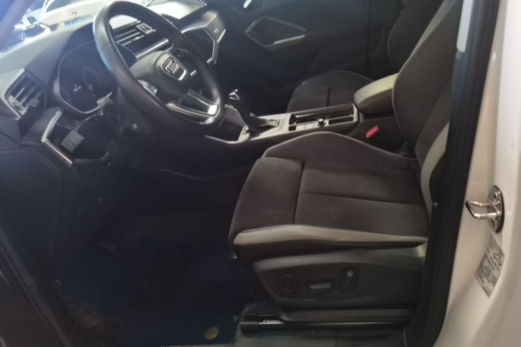 Audi Q3 2019 #15 Audi Q3 2019 car image #15
