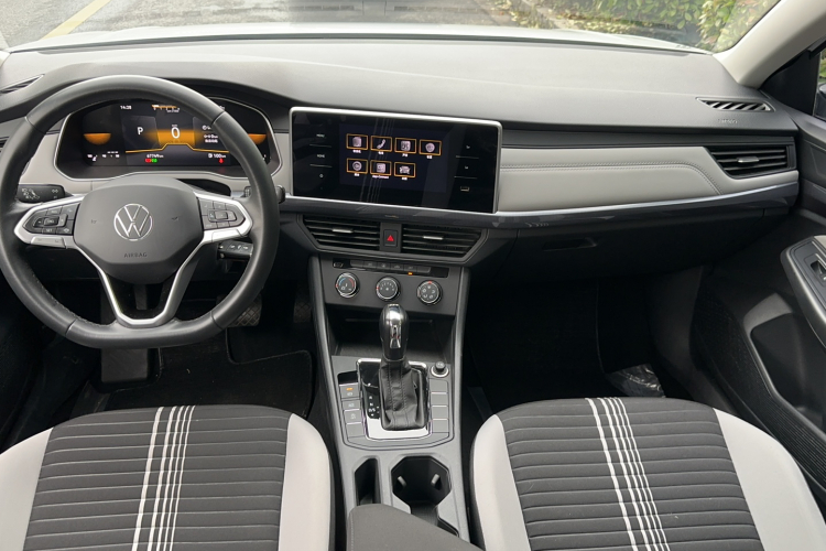 Volkswagen Bora 2023 car image #11