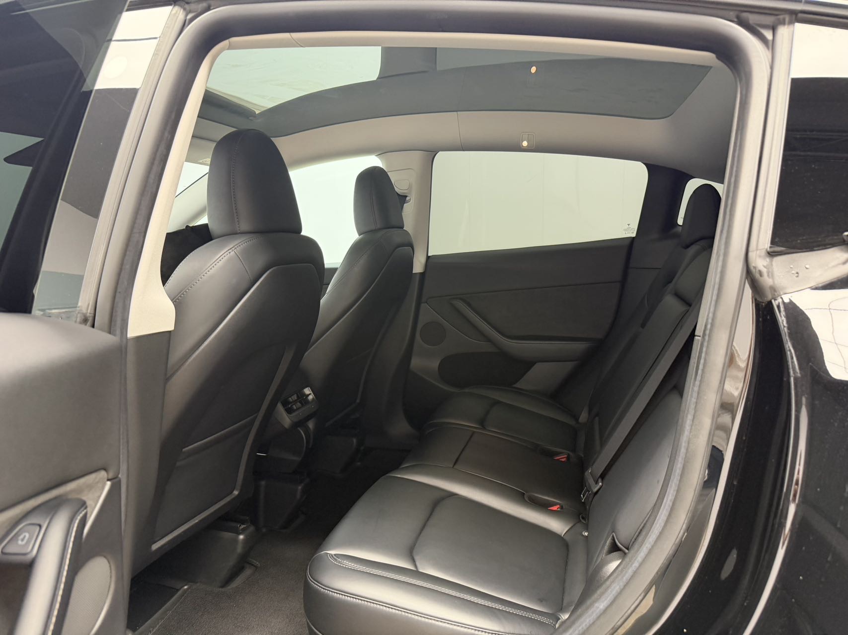 Tesla Model Y 2023 car image #6