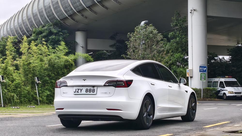 Tesla Model 3 2020 car image #7