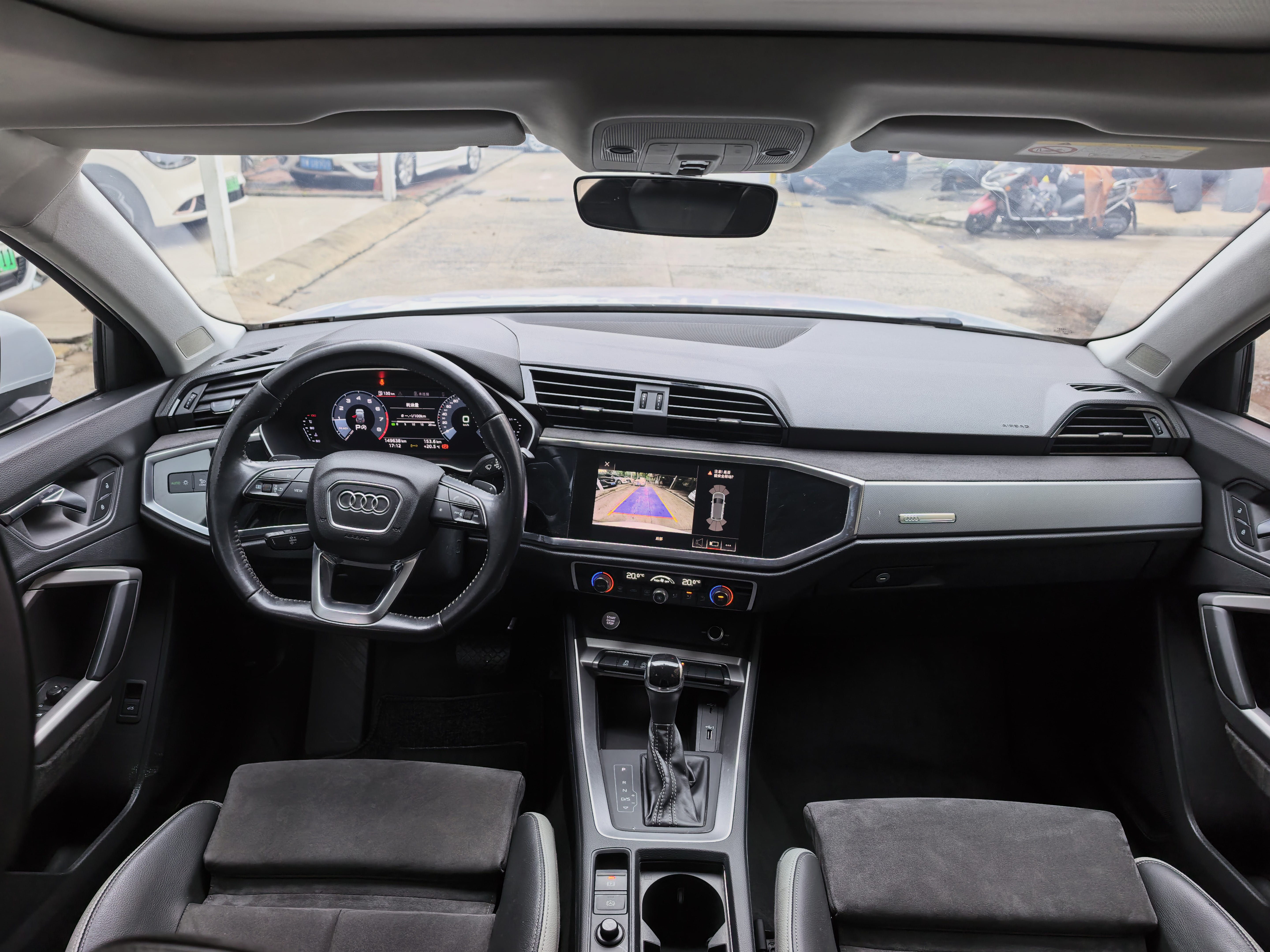 Audi Q3 2019 car image #11