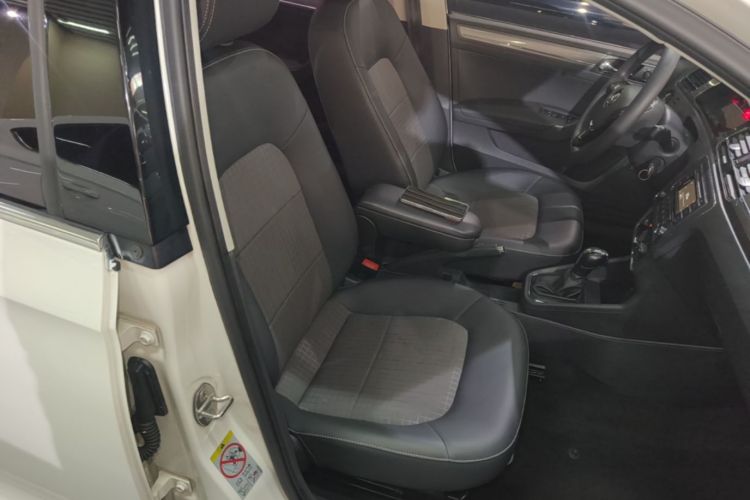 Volkswagen Santana 2017 car image #24