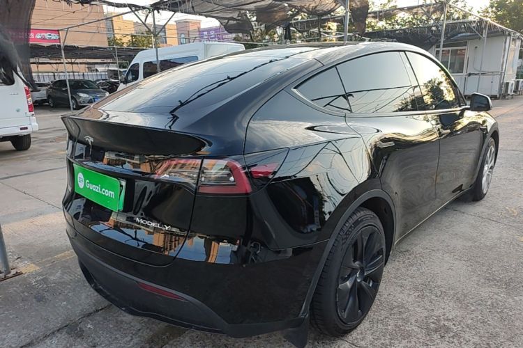 Tesla Model Y 2022 #5 Tesla Model Y 2022 car image #5