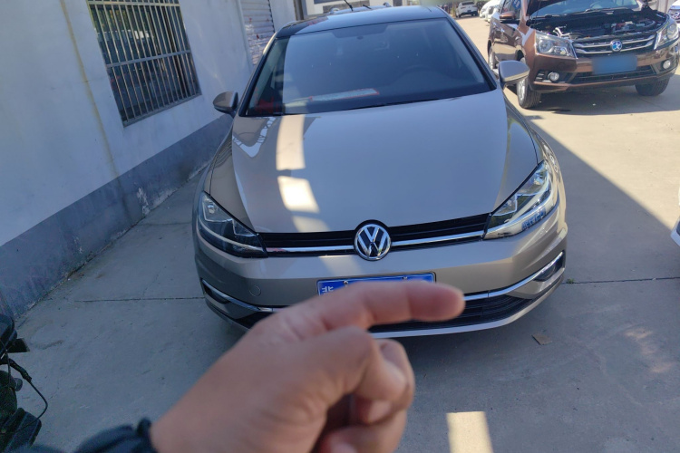 Volkswagen Golf 2018 car image #6