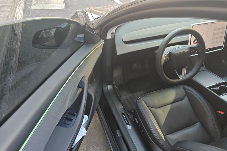 Tesla Model 3 2025 car image #9