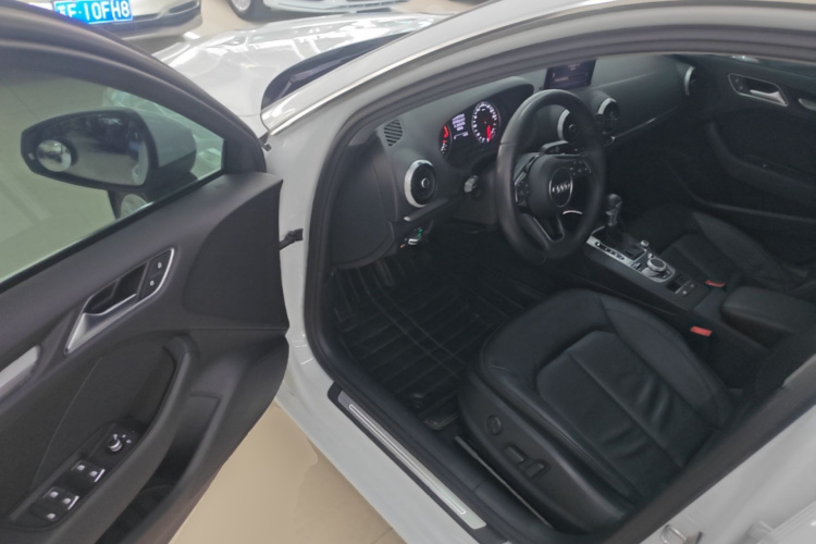 Audi A3 2018 immagine di auto #16