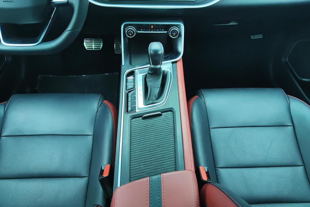 GEELY Binray 2021 car image #11