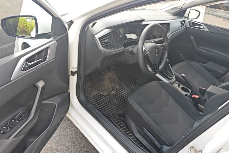 Volkswagen Polo 2021 car image #16