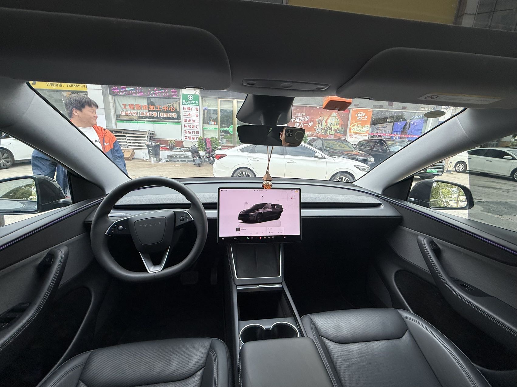 Tesla Model Y 2025 #5 Tesla Model Y 2025 car image #5