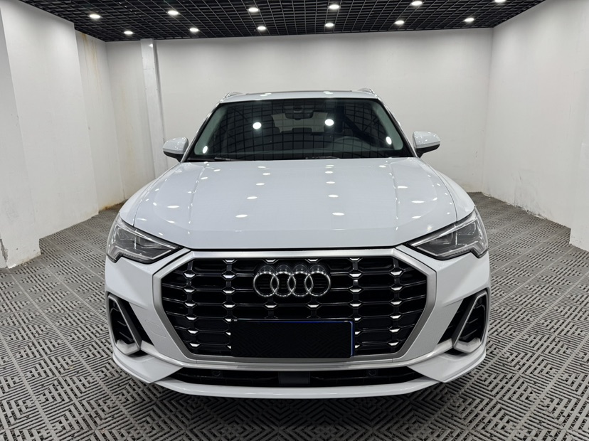 Audi Q3 2022 car image #2