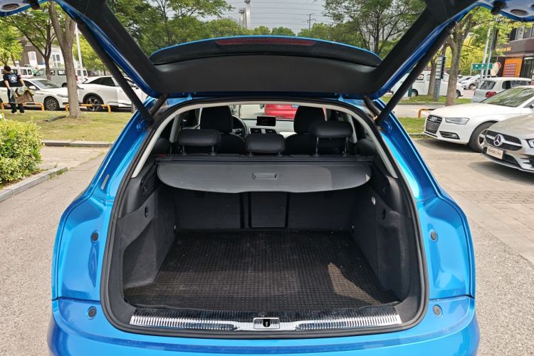 Audi Q3 2018 car image #19