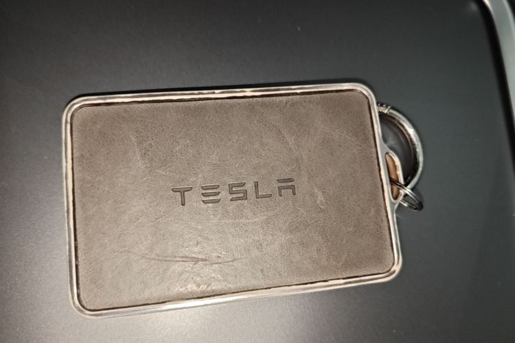 Tesla Model Y 2024 car image #9