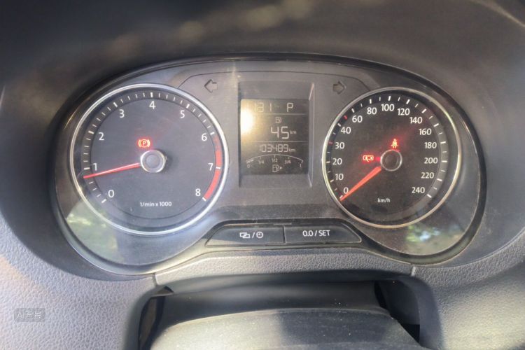 Volkswagen Polo 2015 car image #14