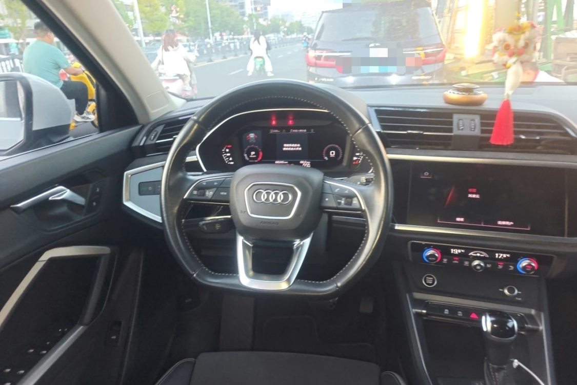Audi Q3 2021 #22 Audi Q3 2021 صورة سيارة #22